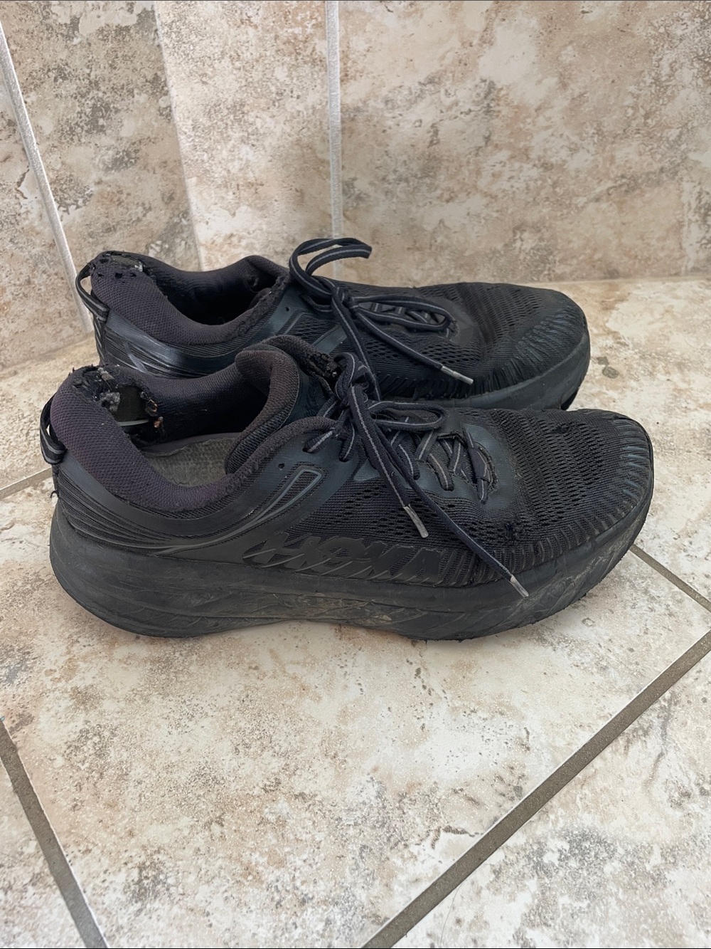 Hoka women’s bondi 7 sneakers size 10